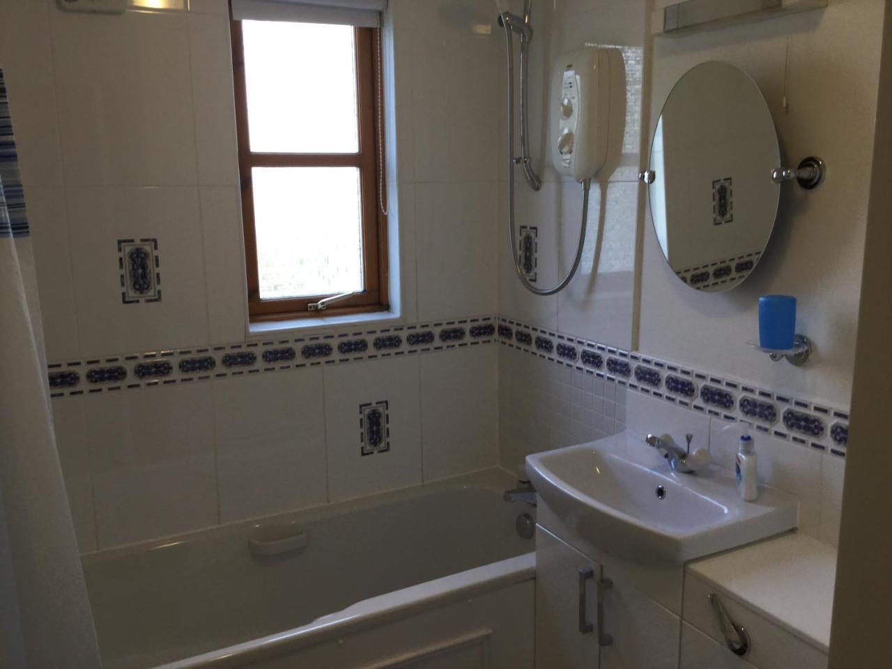 Two-Bedroom Apartment - Golf View Free Parking Инвернесс Экстерьер фото